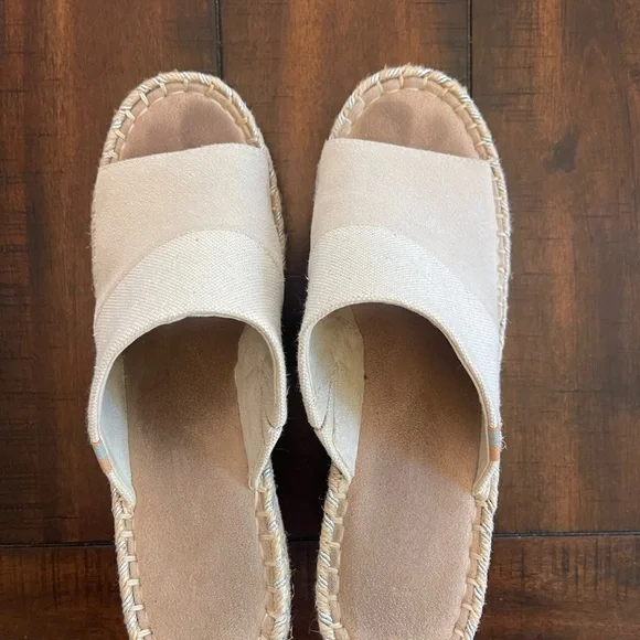 TOMS Beige Wedge Espadrille Sandals, size 9 - Picture 2 of 6